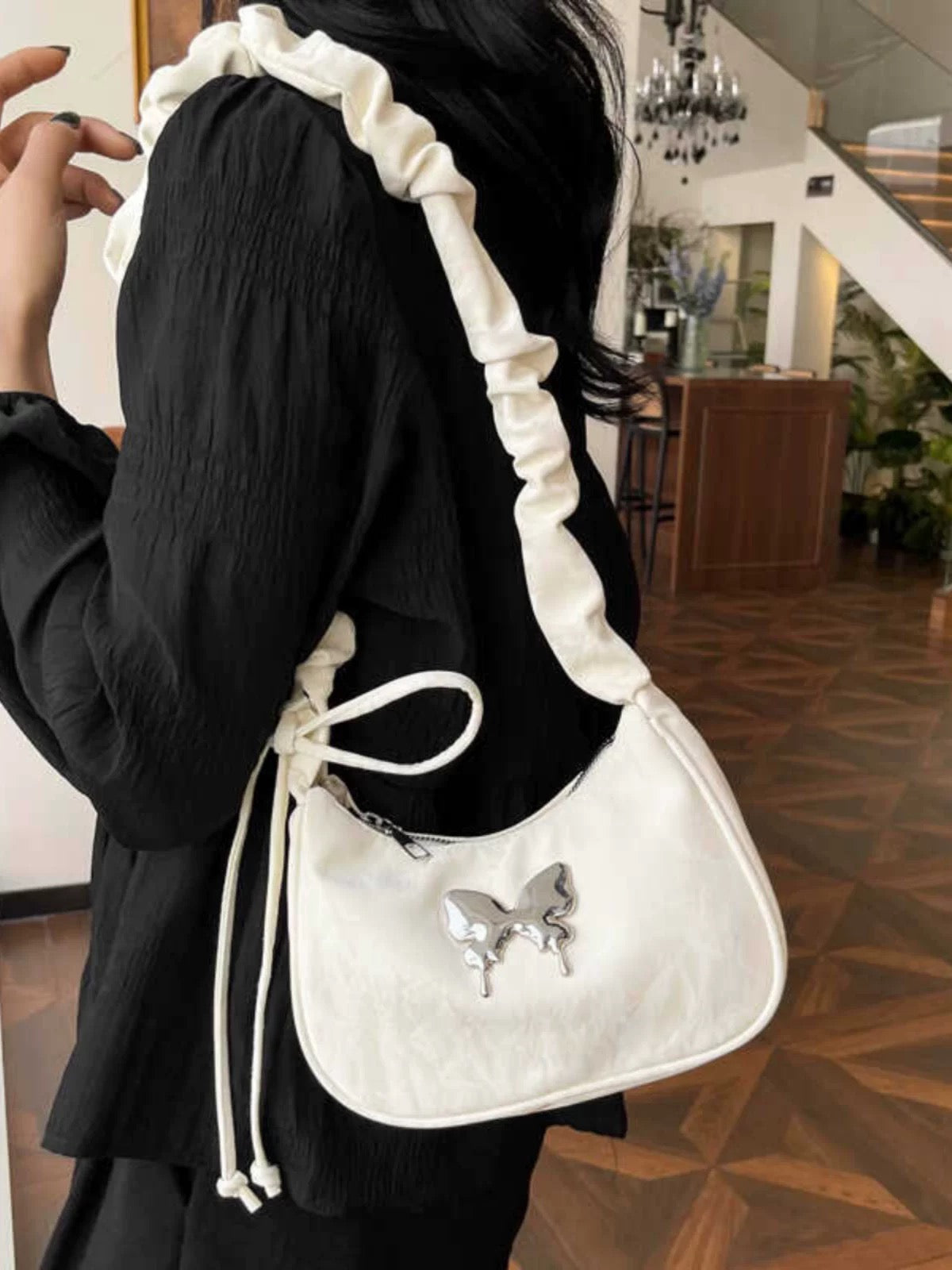 Жижиг гар цүнх код: 83110